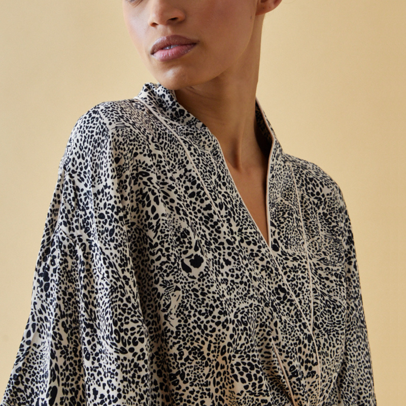 Corina Hidden Leopard Robe