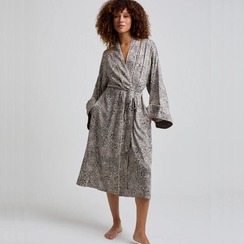 Corina Hidden Leopard Robe